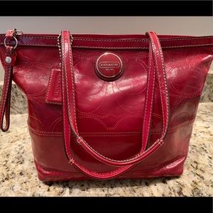 Amazing Red PattenLeather Coach purse H1120 F15142